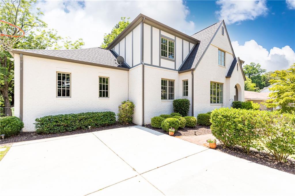 2504 Birchwood Drive NE