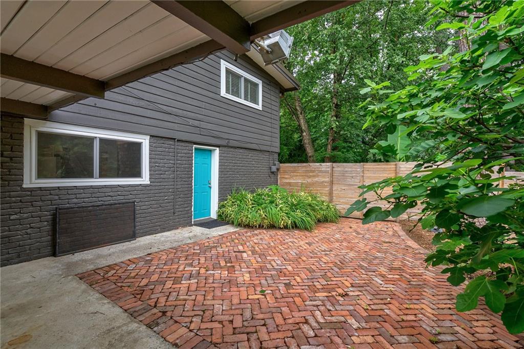 3676 Northlake Drive