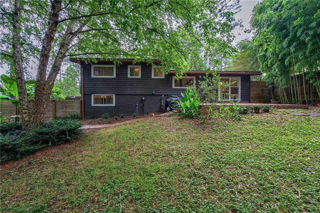3676 Northlake Drive