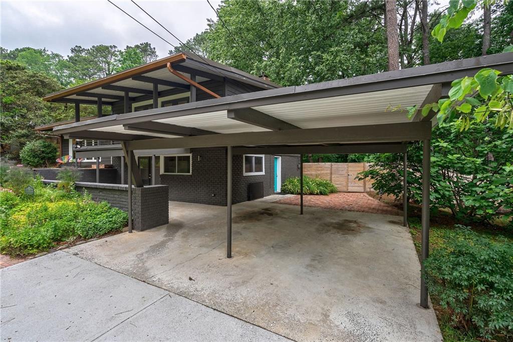 3676 Northlake Drive