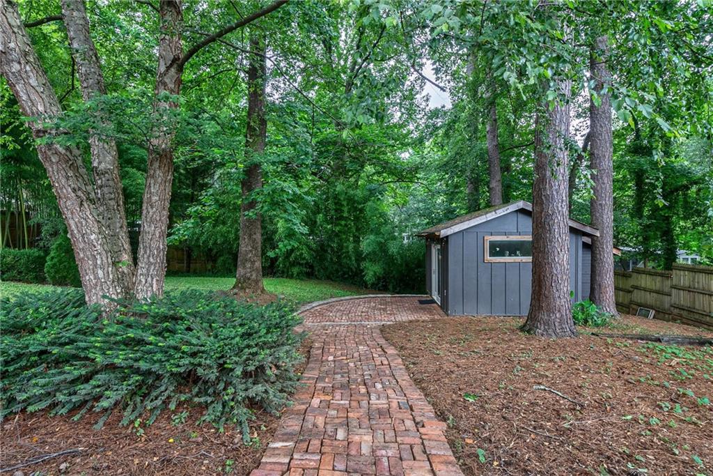 3676 Northlake Drive