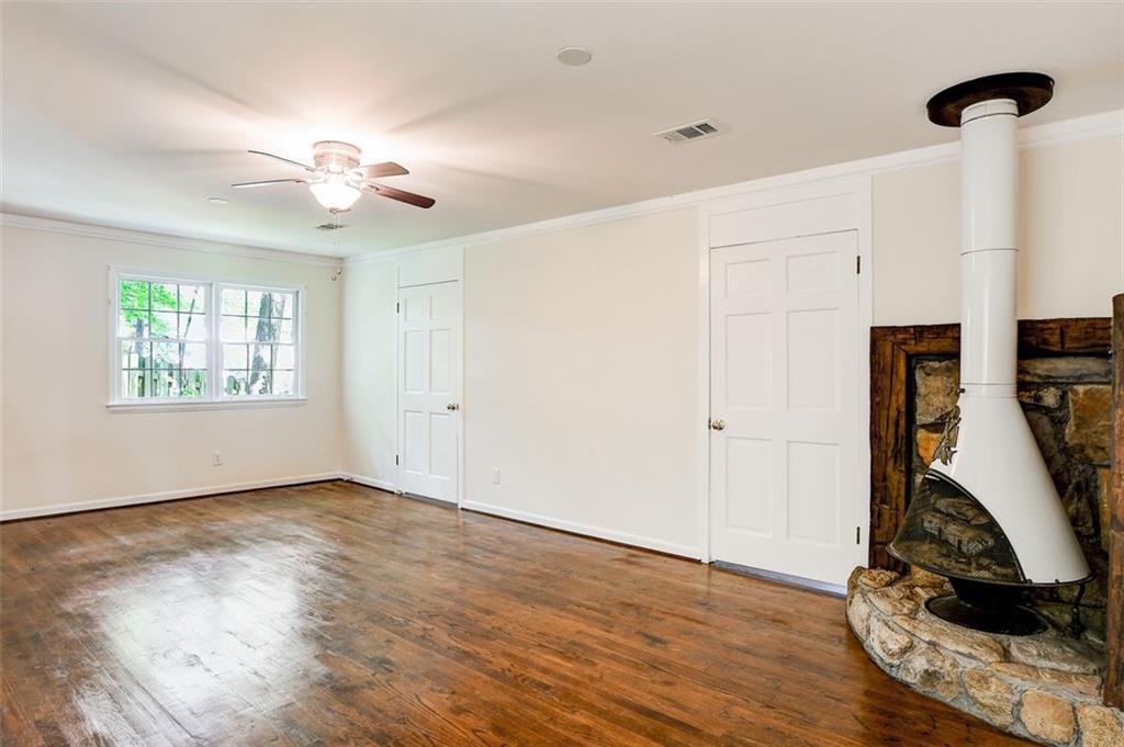 905 Edgewater Trail