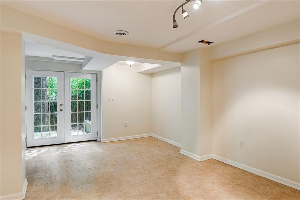 905 Edgewater Trail
