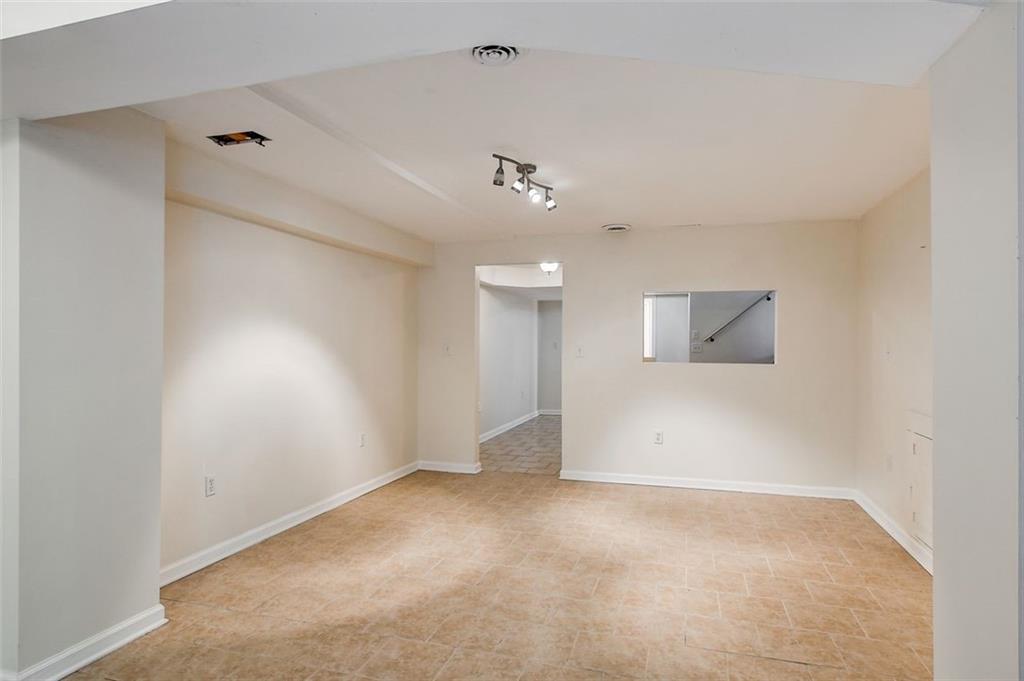 905 Edgewater Trail