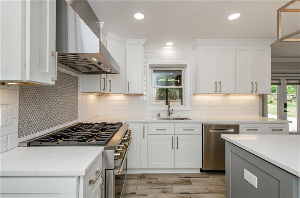 3943 Northlake Creek Drive