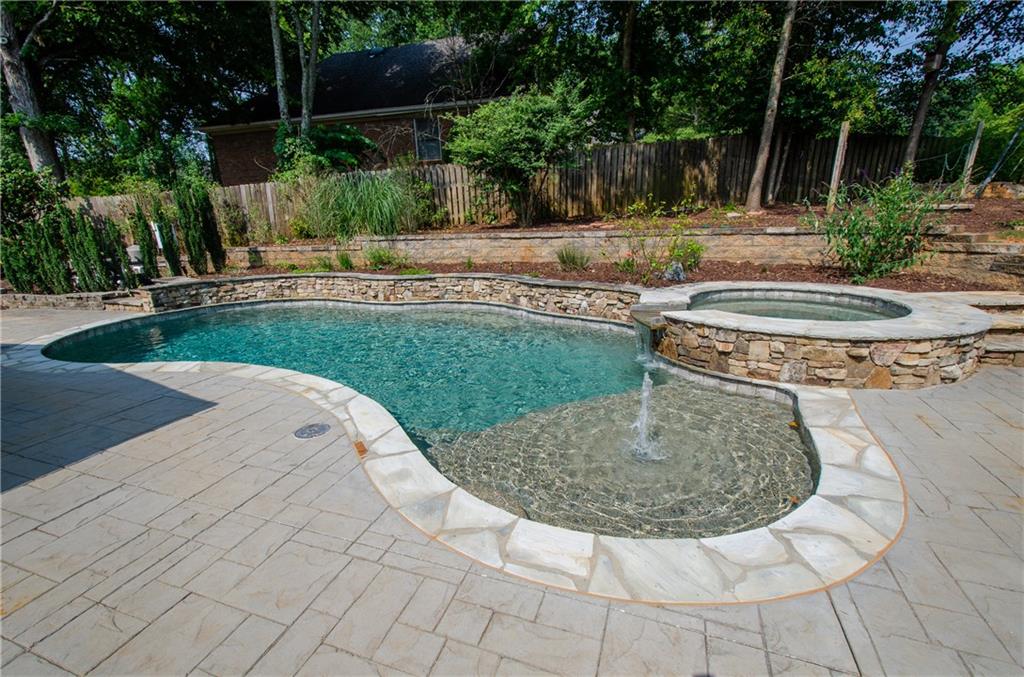 3943 Northlake Creek Drive