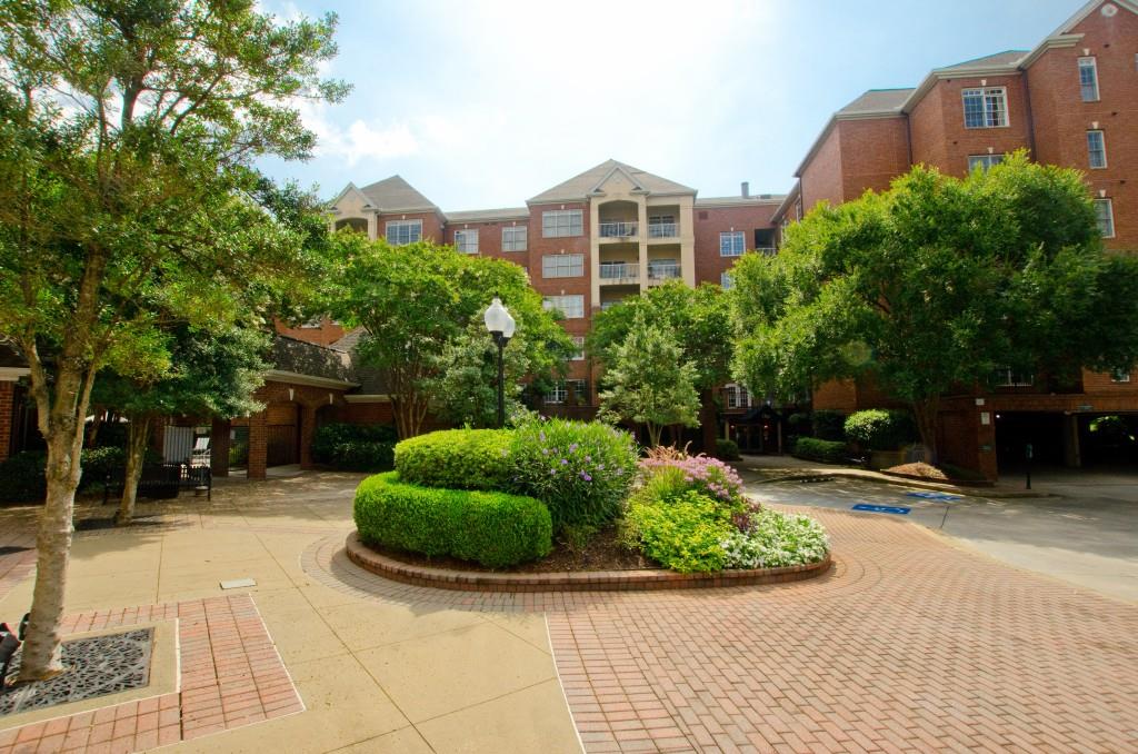 211 Colonial Homes Drive NW Unit 1102