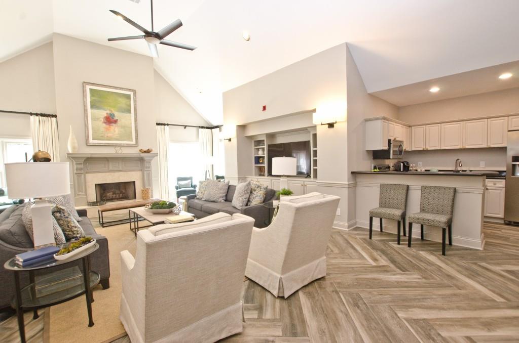 211 Colonial Homes Drive NW Unit 1102