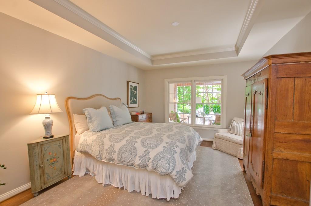 211 Colonial Homes Drive NW Unit 1102