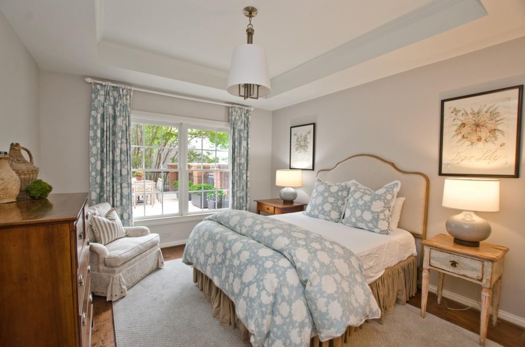 211 Colonial Homes Drive NW Unit 1102