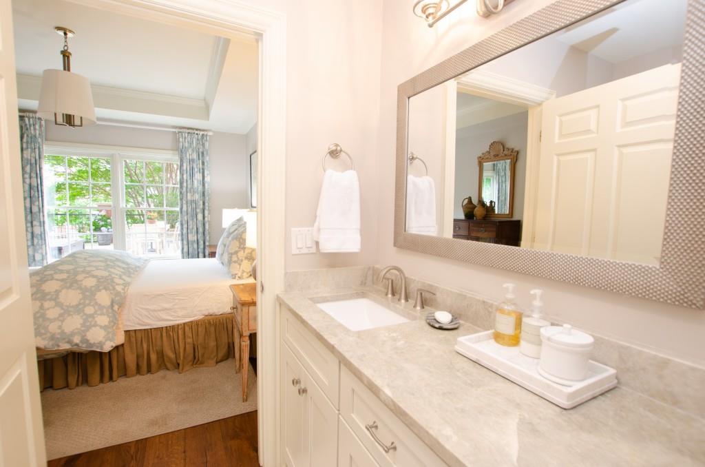 211 Colonial Homes Drive NW Unit 1102