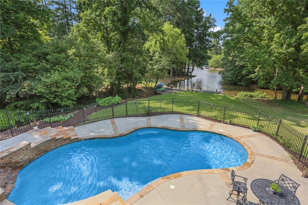 680 Americas Cup Cove