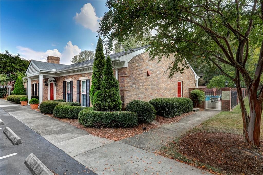 11 Bassett Hall Place NW