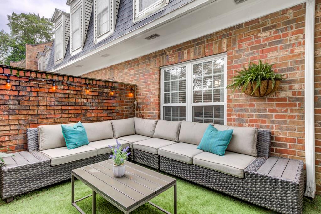 11 Bassett Hall Place NW