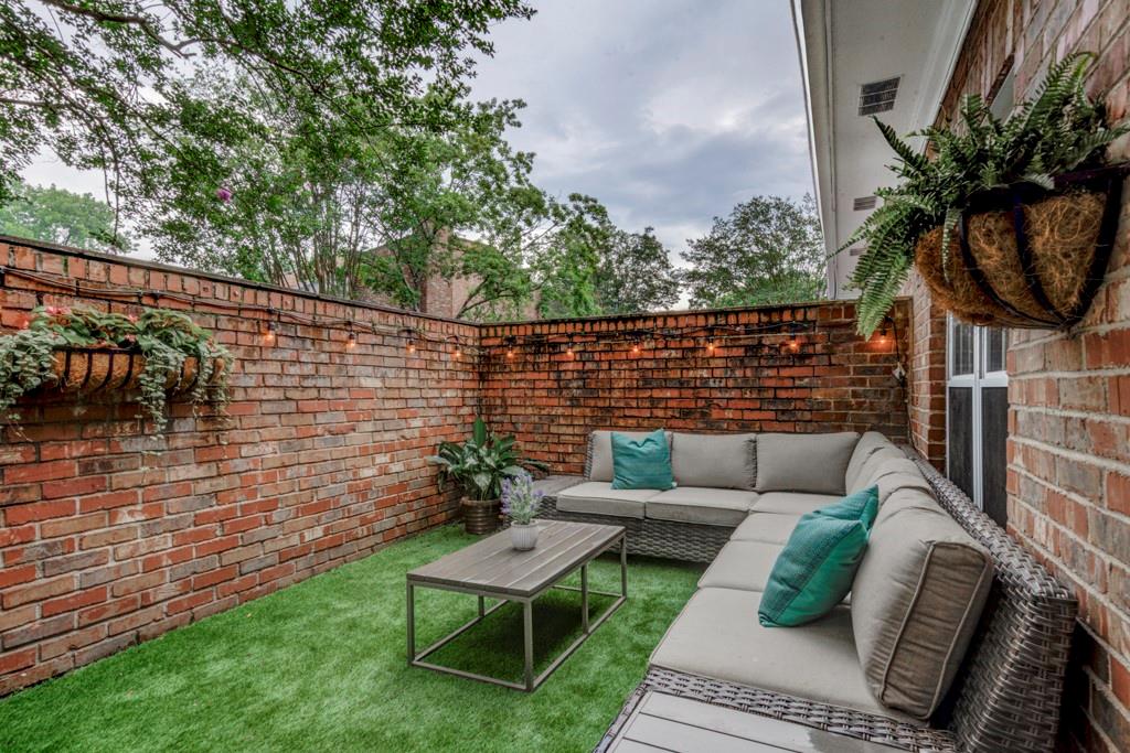11 Bassett Hall Place NW