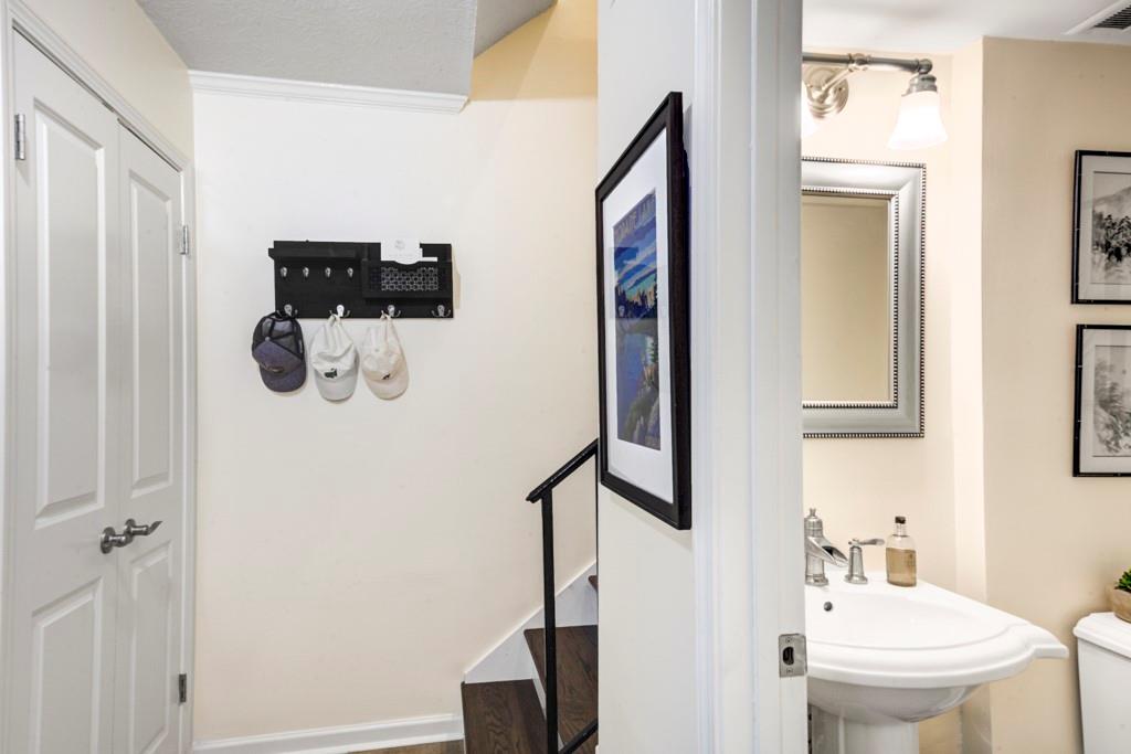 11 Bassett Hall Place NW