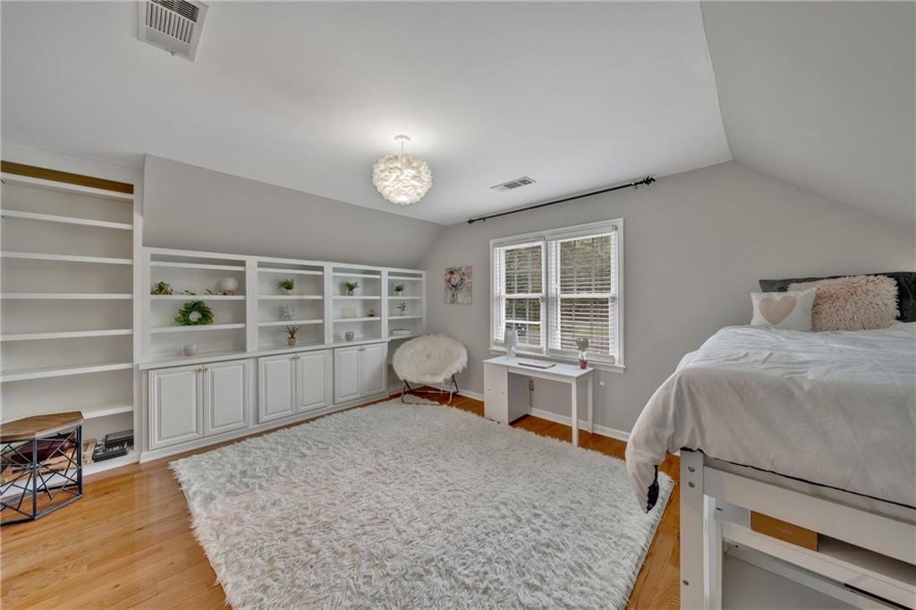 3200 Woolbridge Lane