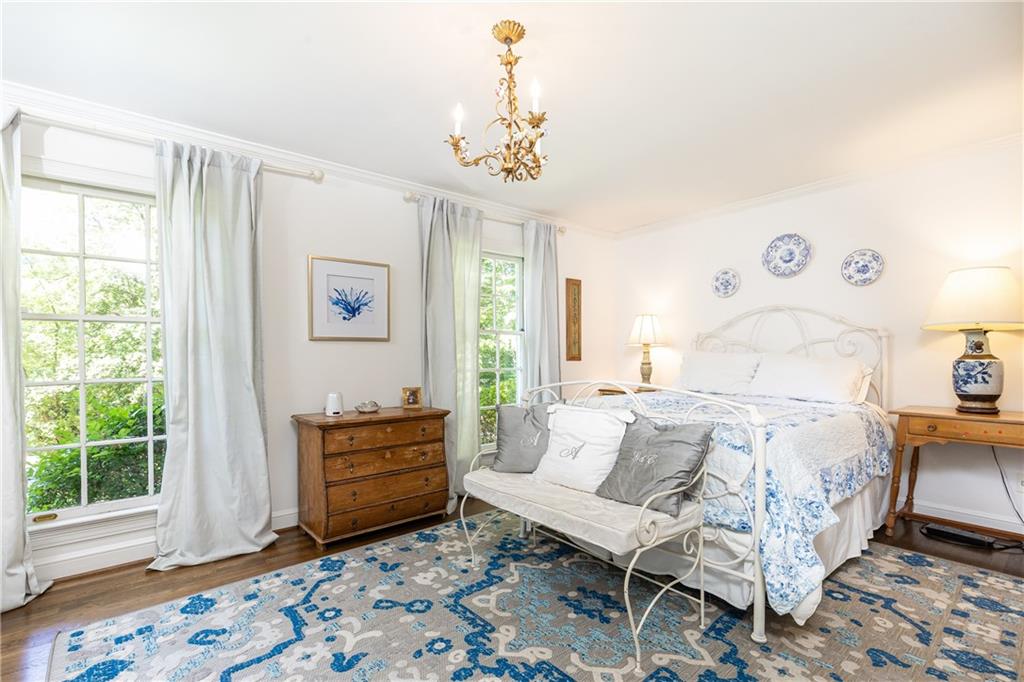 695 Fair Oaks Manor