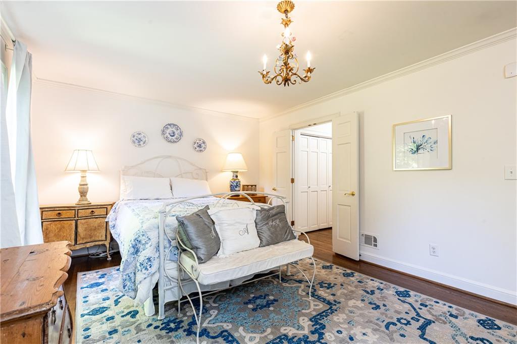 695 Fair Oaks Manor