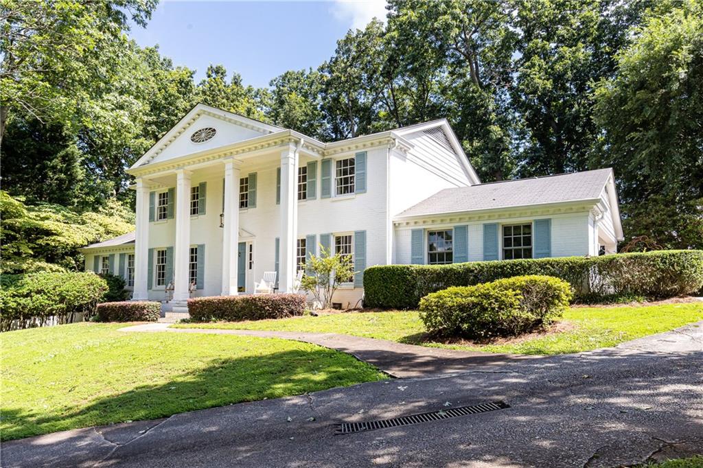 695 Fair Oaks Manor