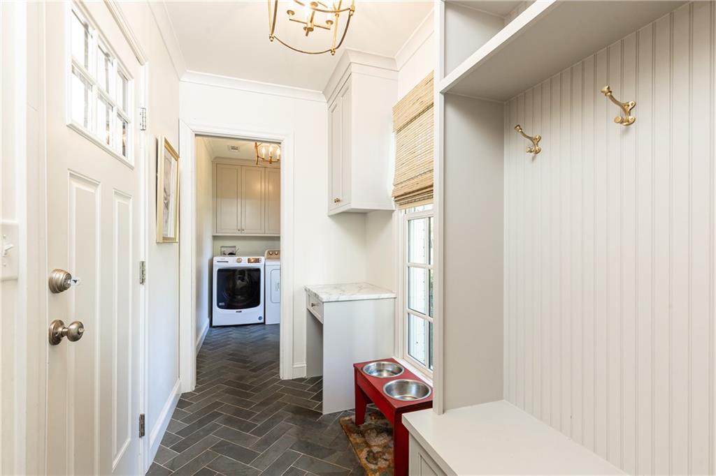 695 Fair Oaks Manor