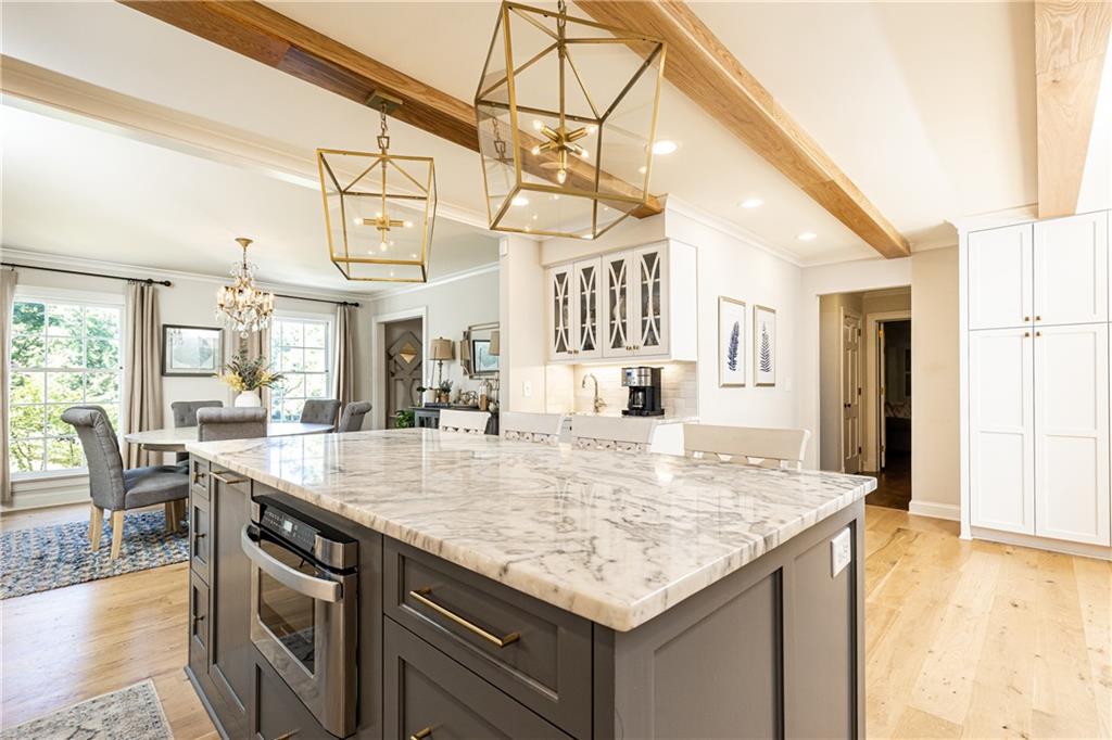 695 Fair Oaks Manor