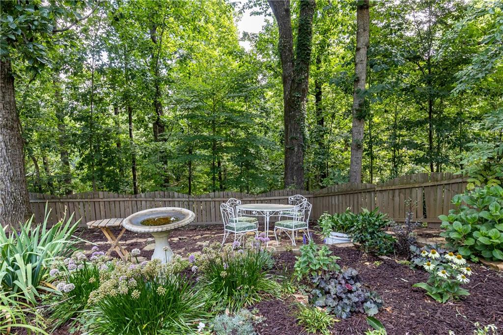 695 Fair Oaks Manor