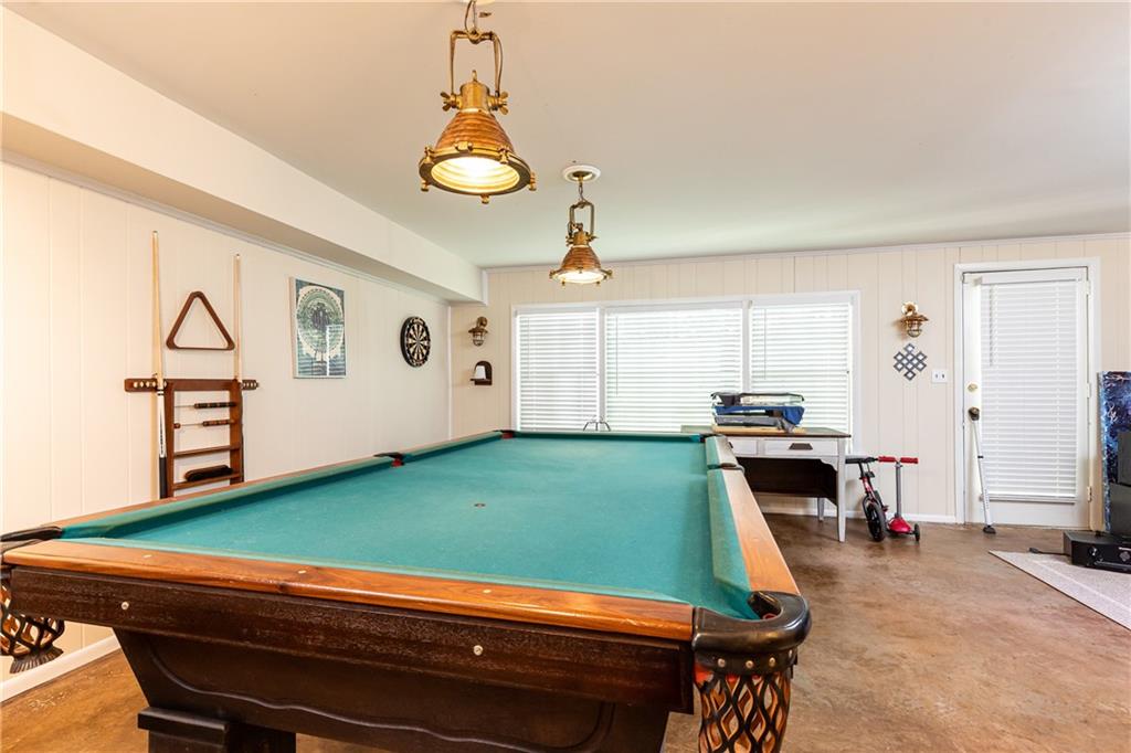 695 Fair Oaks Manor