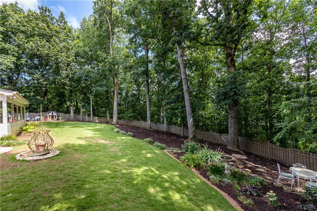 695 Fair Oaks Manor
