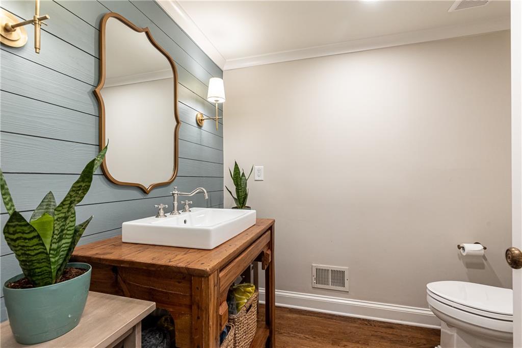 695 Fair Oaks Manor