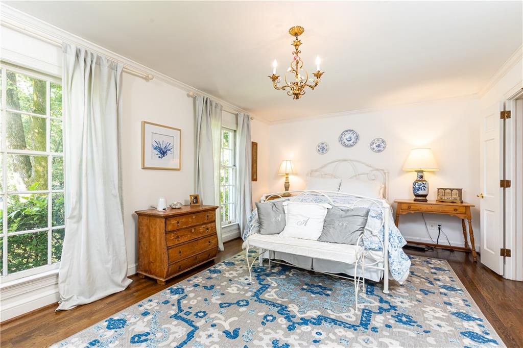 695 Fair Oaks Manor