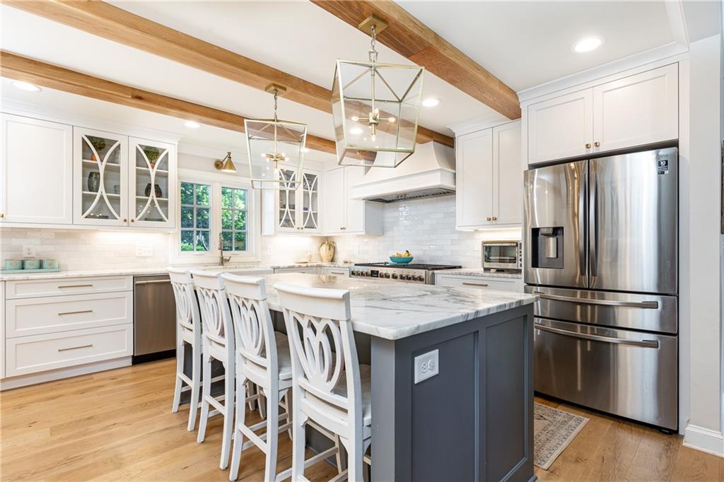 695 Fair Oaks Manor