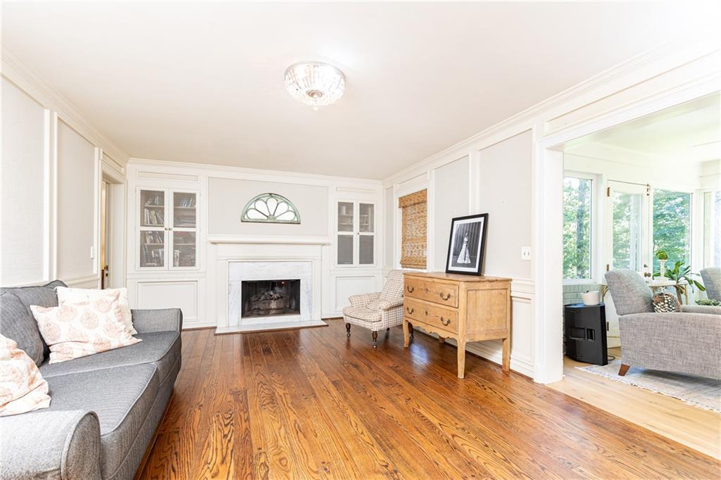 695 Fair Oaks Manor