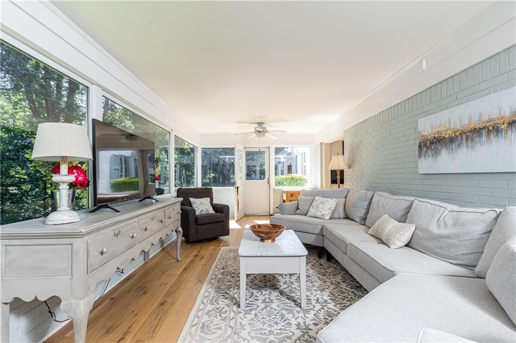 695 Fair Oaks Manor