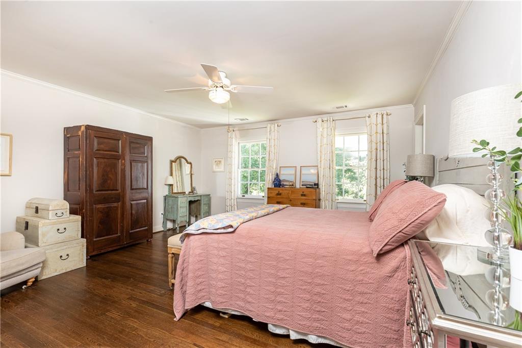 695 Fair Oaks Manor