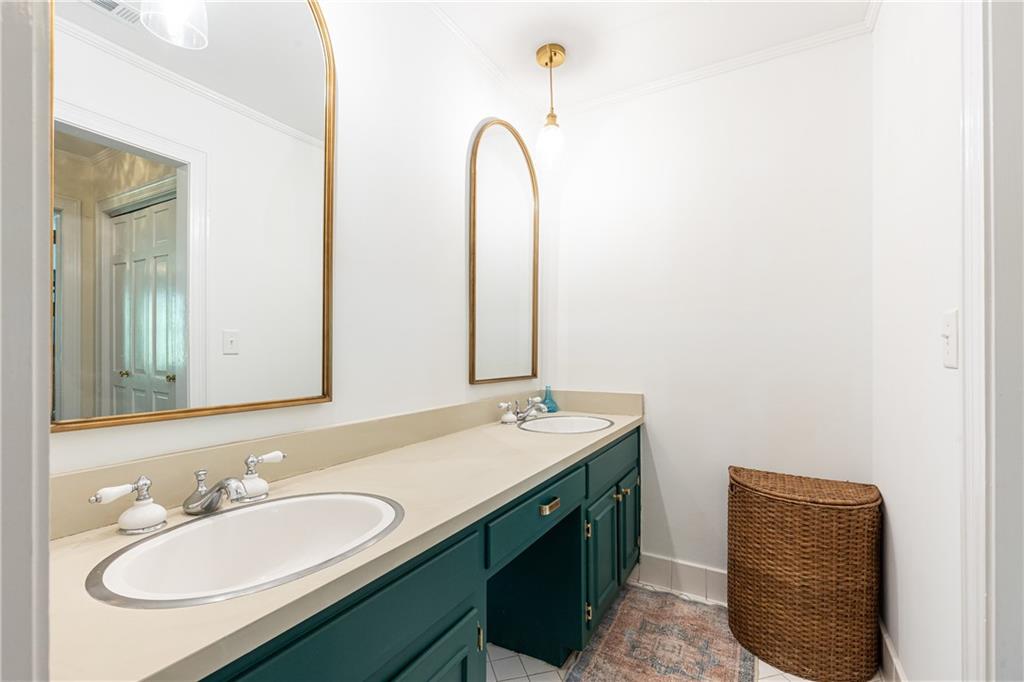 695 Fair Oaks Manor