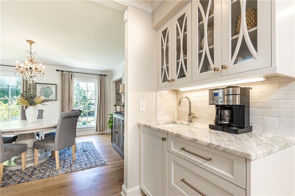 695 Fair Oaks Manor