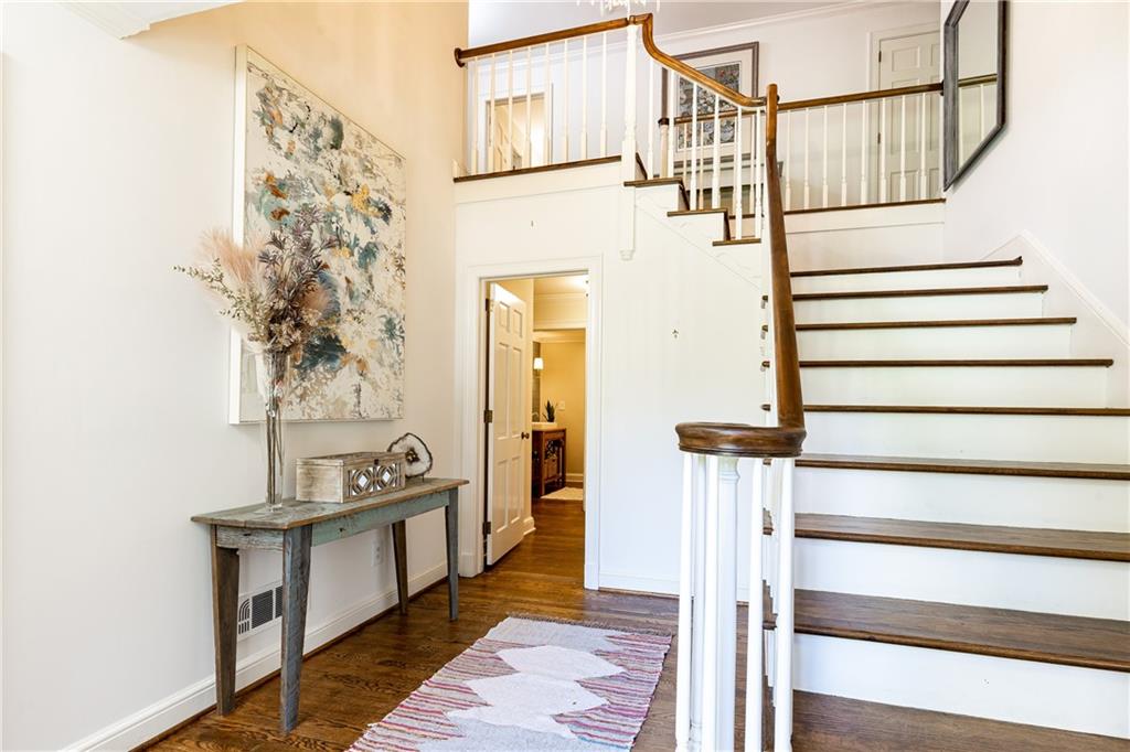 695 Fair Oaks Manor