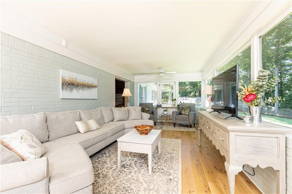 695 Fair Oaks Manor