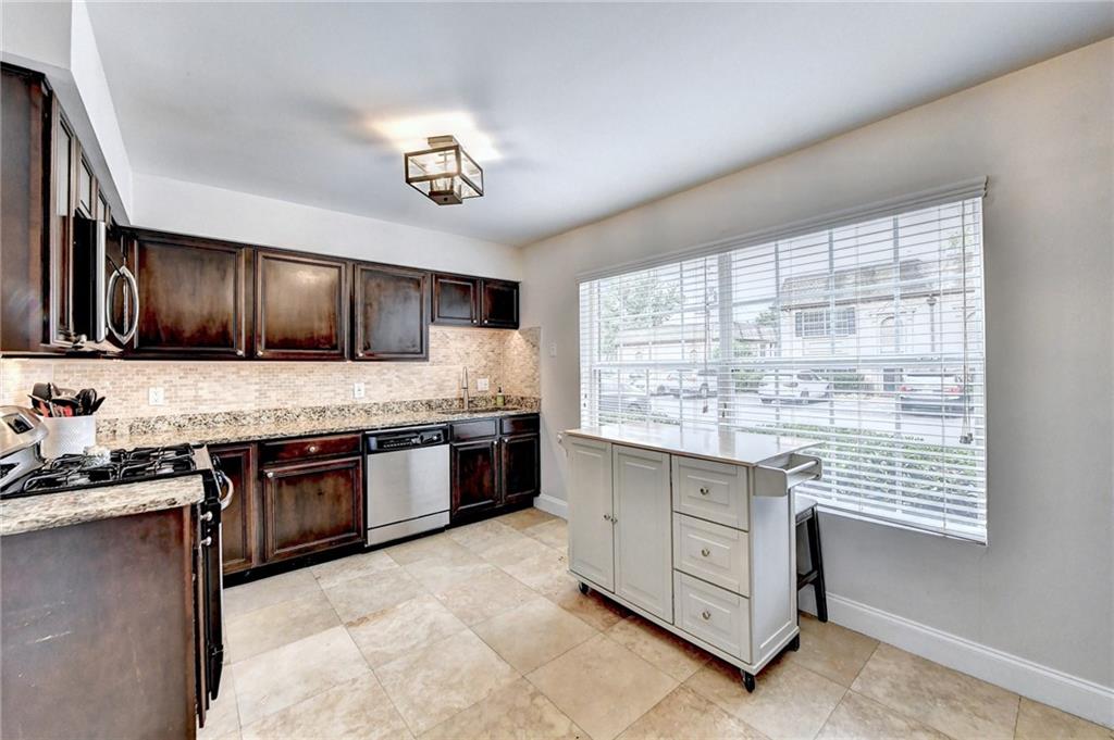 6980 Roswell Road Unit H4