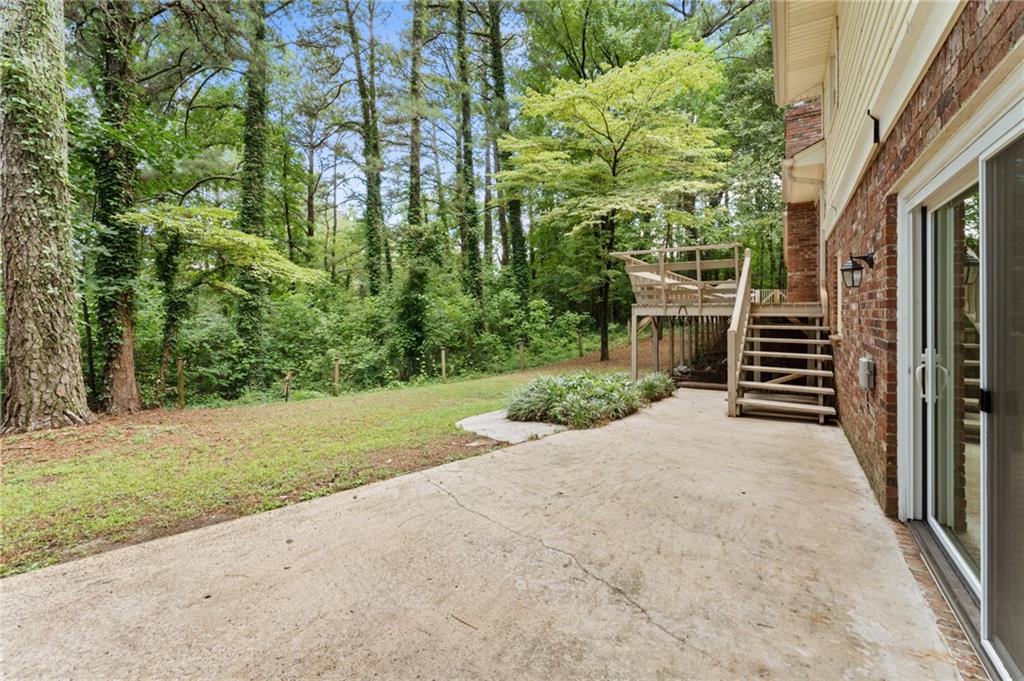 2448 Lauderdale Drive NE