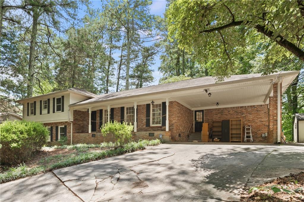 2448 Lauderdale Drive NE