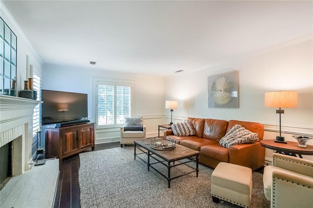 2644 Twin Lakes Way NE