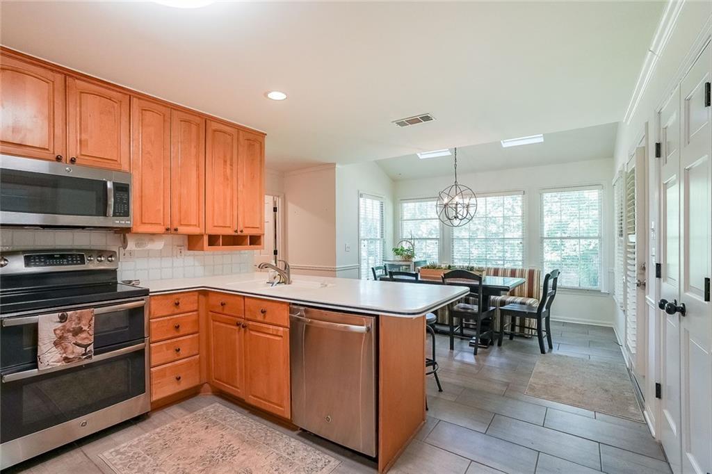 2644 Twin Lakes Way NE