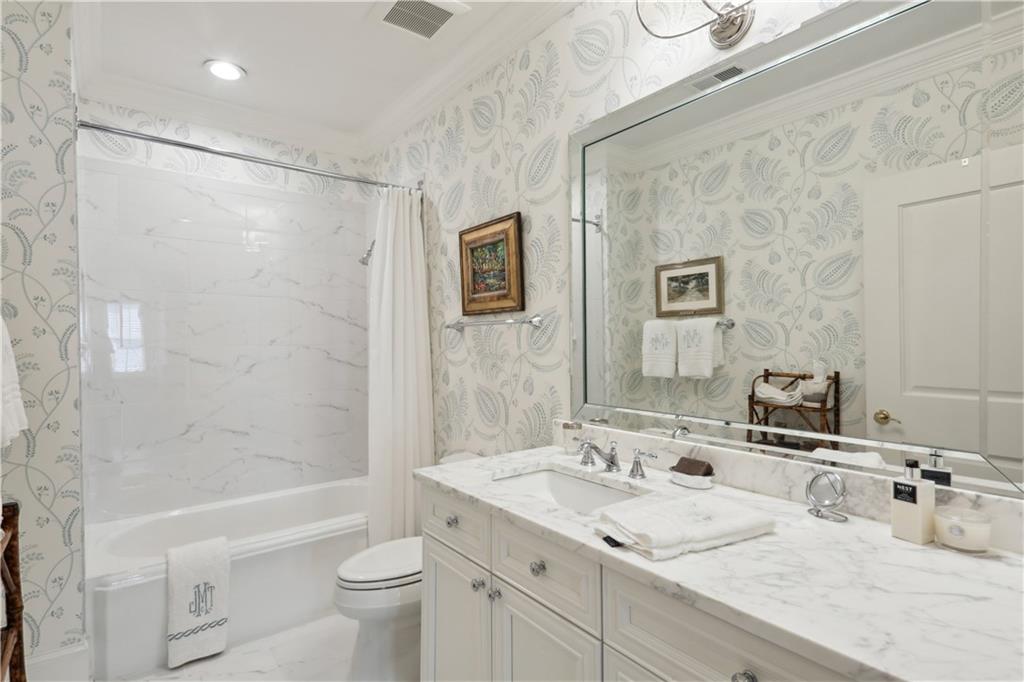 2500 Peachtree Road NW Unit 304N