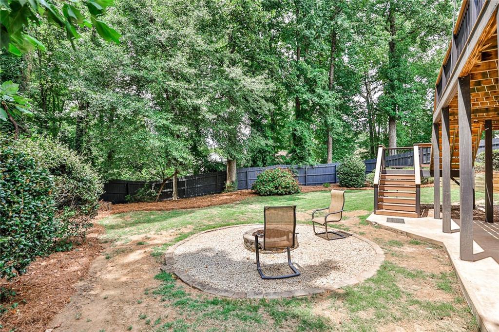 1102 Glenrose Drive SE