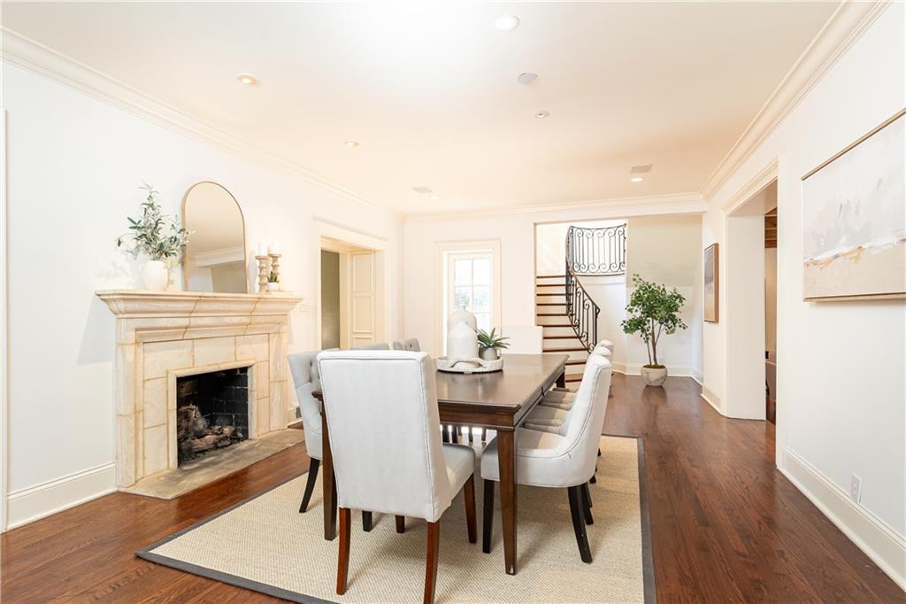160 Peachtree Way NE