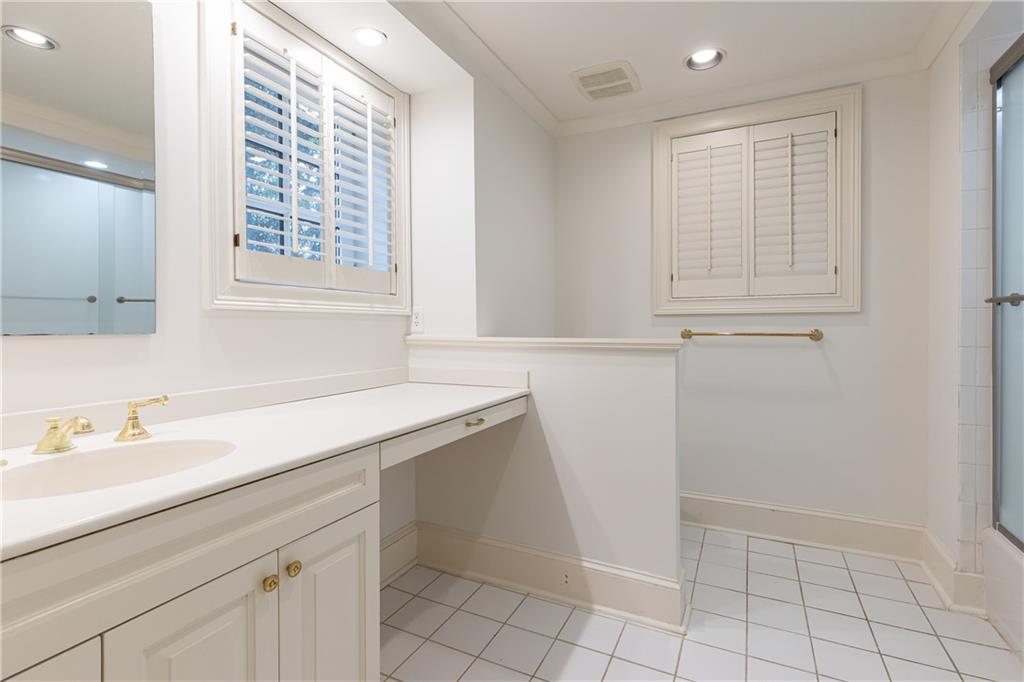 160 Peachtree Way NE