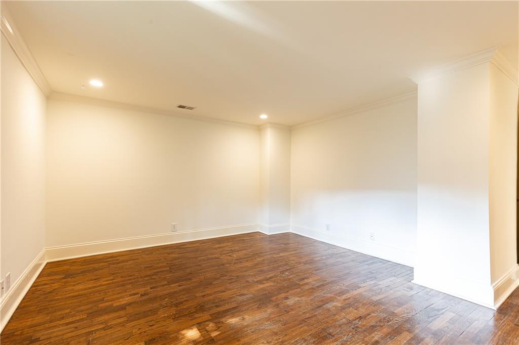 160 Peachtree Way NE