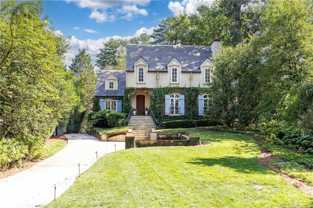 160 Peachtree Way NE